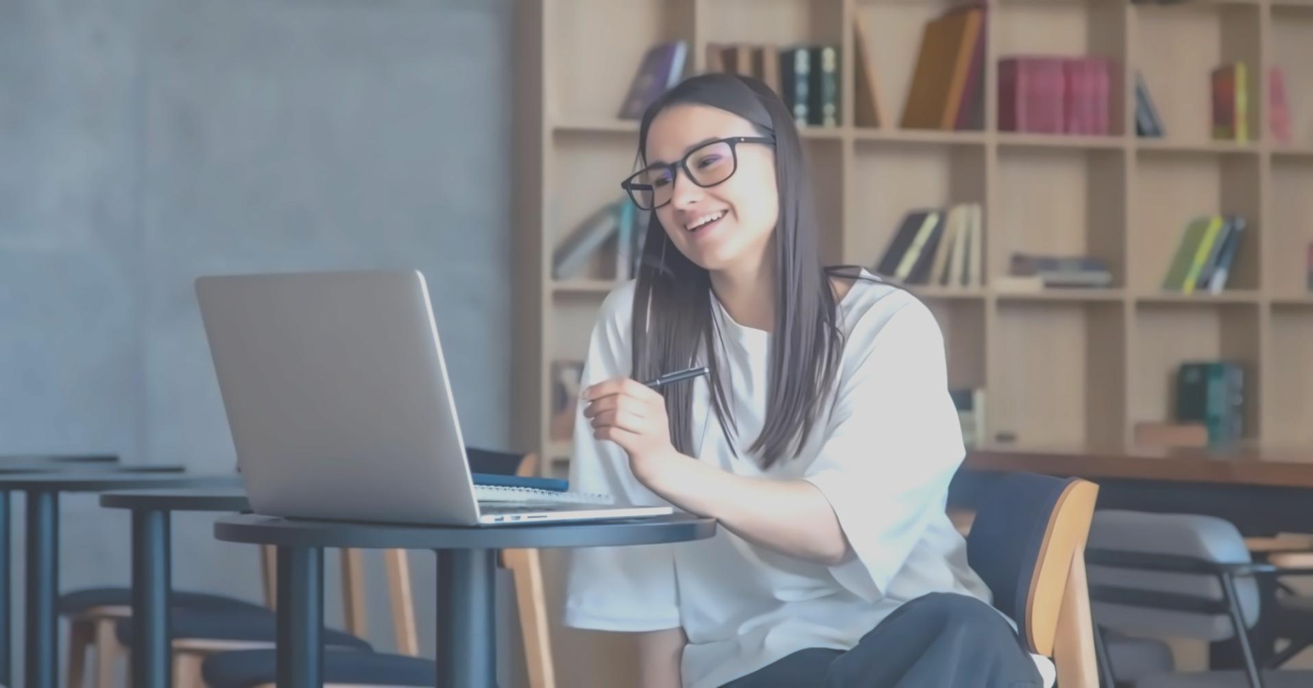 Equipo de terolivorae trabajando en análisis financiero